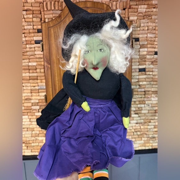 Vintage homemade Halloween fabric witch sitting doll decor - Picture 3 of 6